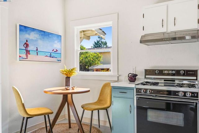 905 Alma Pl, Oakland, CA 94610