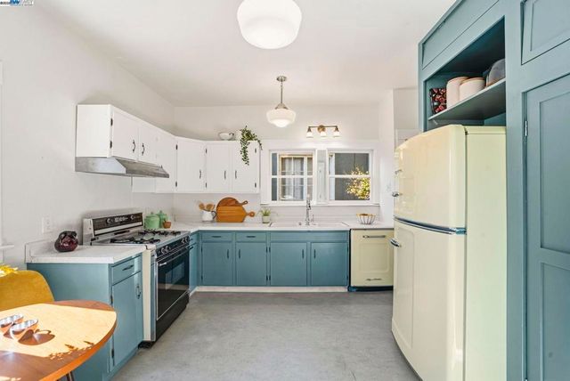 905 Alma Pl, Oakland, CA 94610