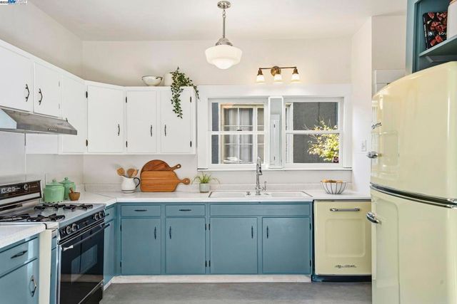 905 Alma Pl, Oakland, CA 94610