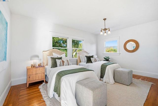 905 Alma Pl, Oakland, CA 94610