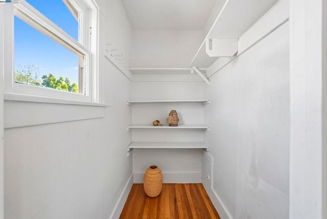 905 Alma Pl, Oakland, CA 94610