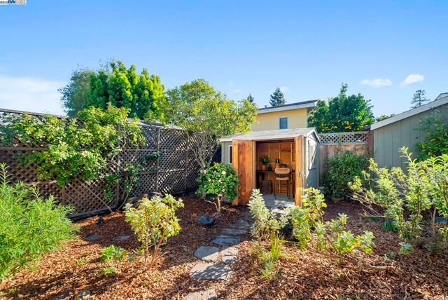 905 Alma Pl, Oakland, CA 94610