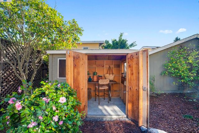 905 Alma Pl, Oakland, CA 94610