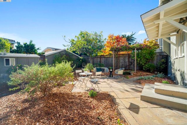 905 Alma Pl, Oakland, CA 94610