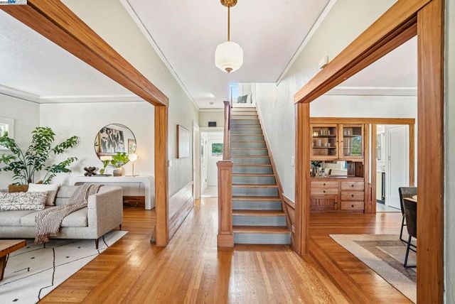 905 Alma Pl, Oakland, CA 94610