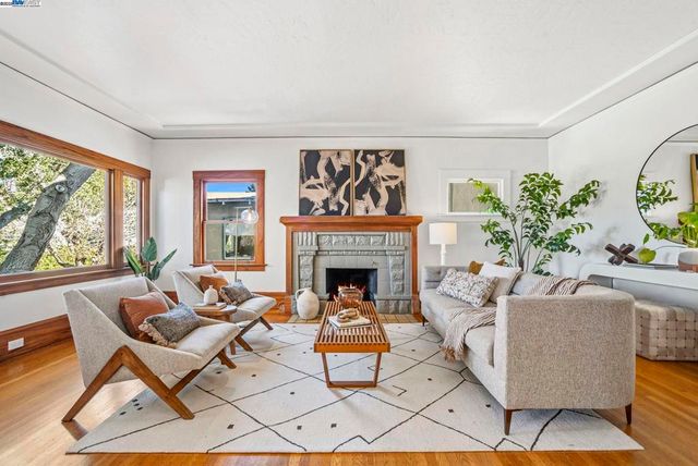 905 Alma Pl, Oakland, CA 94610