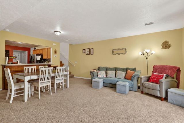 1790 Grand Court NE 35, Grand Rapids, MI 49525