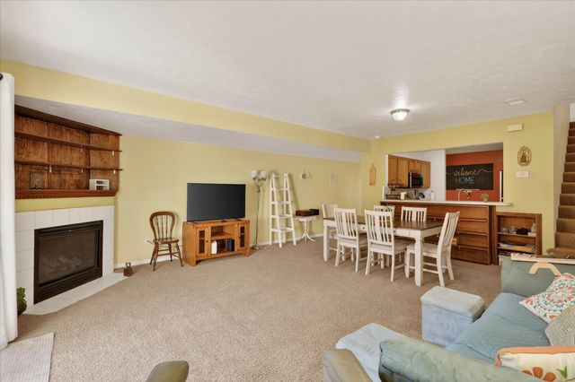 1790 Grand Court NE 35, Grand Rapids, MI 49525