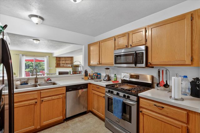 1790 Grand Court NE 35, Grand Rapids, MI 49525