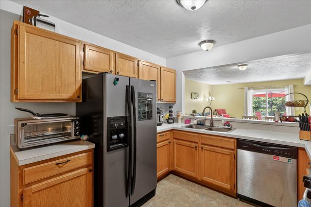 1790 Grand Court NE 35, Grand Rapids, MI 49525