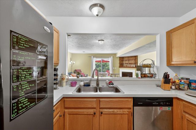 1790 Grand Court NE 35, Grand Rapids, MI 49525