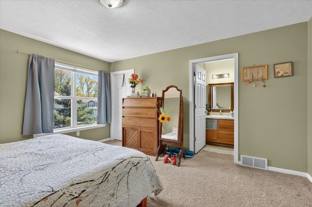 1790 Grand Court NE 35, Grand Rapids, MI 49525