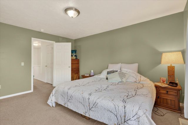 1790 Grand Court NE 35, Grand Rapids, MI 49525