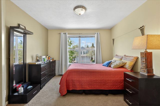 1790 Grand Court NE 35, Grand Rapids, MI 49525