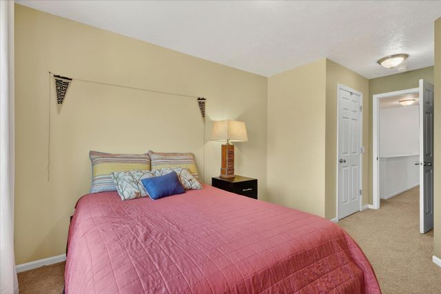 1790 Grand Court NE 35, Grand Rapids, MI 49525