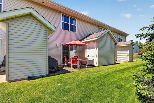 1790 Grand Court NE 35, Grand Rapids, MI 49525