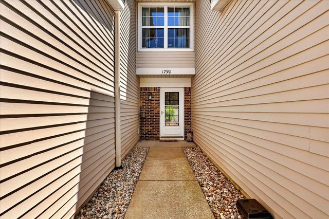 1790 Grand Court NE 35, Grand Rapids, MI 49525