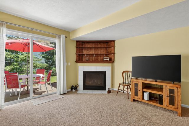 1790 Grand Court NE 35, Grand Rapids, MI 49525