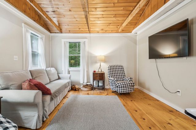 82 Fairgrounds Road, Bradford, NH 03221