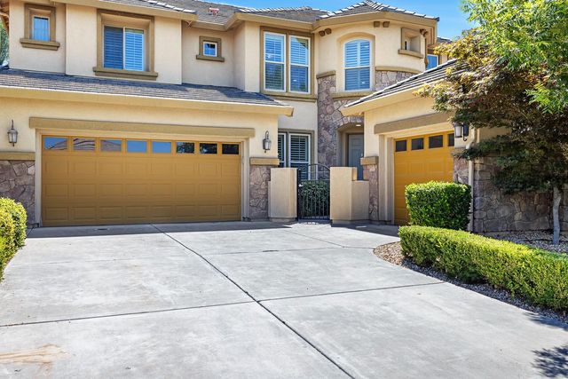 1135 N Whittier Avenue, Clovis, CA 93611