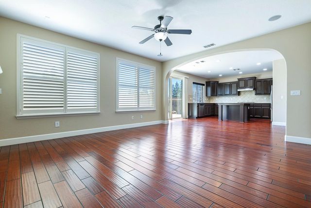 1135 N Whittier Avenue, Clovis, CA 93611