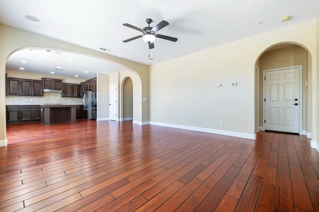 1135 N Whittier Avenue, Clovis, CA 93611