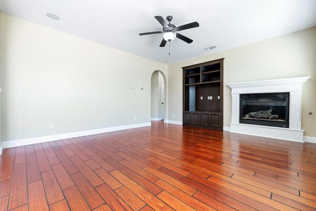 1135 N Whittier Avenue, Clovis, CA 93611