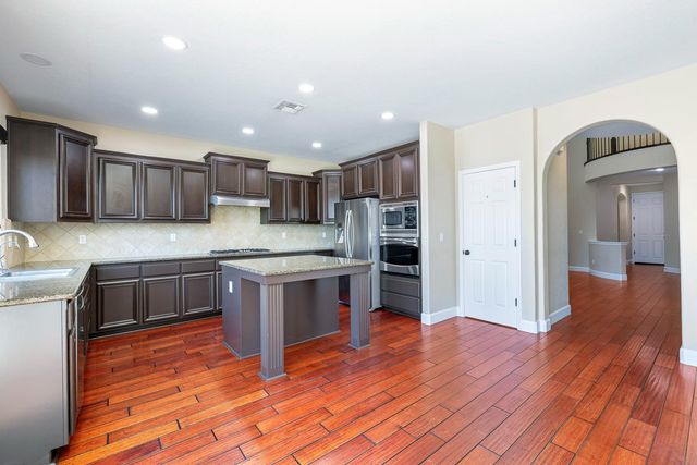 1135 N Whittier Avenue, Clovis, CA 93611