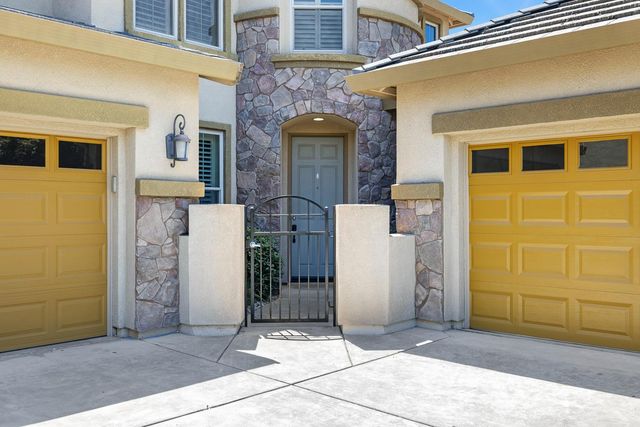 1135 N Whittier Avenue, Clovis, CA 93611