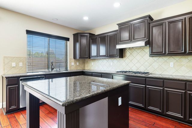 1135 N Whittier Avenue, Clovis, CA 93611