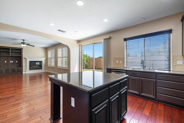 1135 N Whittier Avenue, Clovis, CA 93611