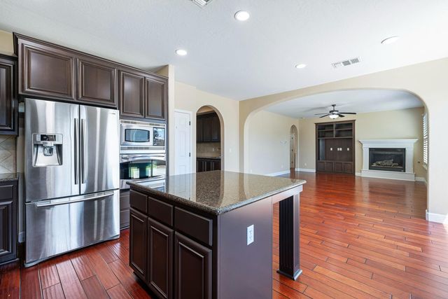 1135 N Whittier Avenue, Clovis, CA 93611