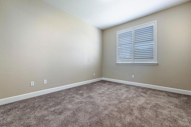 1135 N Whittier Avenue, Clovis, CA 93611