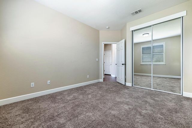 1135 N Whittier Avenue, Clovis, CA 93611