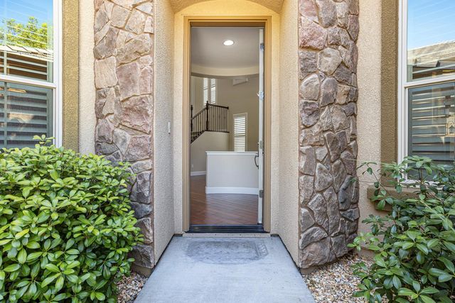 1135 N Whittier Avenue, Clovis, CA 93611