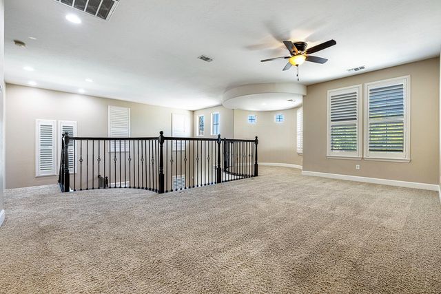 1135 N Whittier Avenue, Clovis, CA 93611