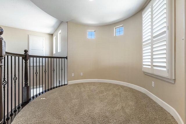 1135 N Whittier Avenue, Clovis, CA 93611