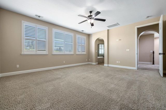 1135 N Whittier Avenue, Clovis, CA 93611