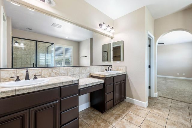 1135 N Whittier Avenue, Clovis, CA 93611