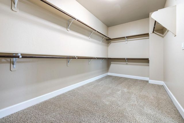 1135 N Whittier Avenue, Clovis, CA 93611