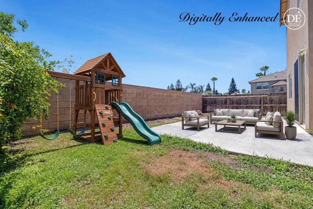 1135 N Whittier Avenue, Clovis, CA 93611