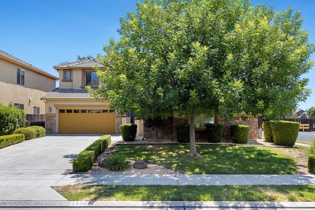 1135 N Whittier Avenue, Clovis, CA 93611