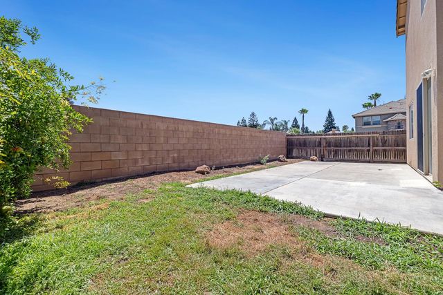1135 N Whittier Avenue, Clovis, CA 93611