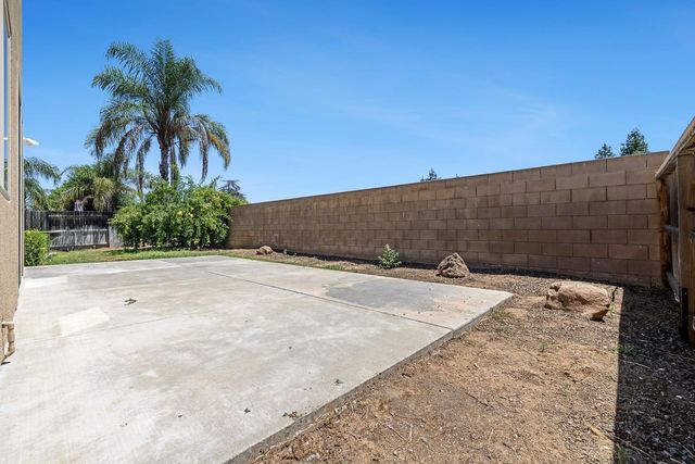 1135 N Whittier Avenue, Clovis, CA 93611