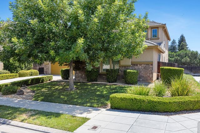 1135 N Whittier Avenue, Clovis, CA 93611