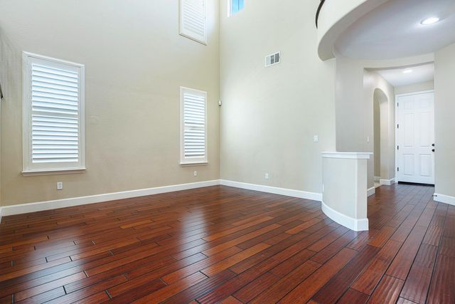 1135 N Whittier Avenue, Clovis, CA 93611
