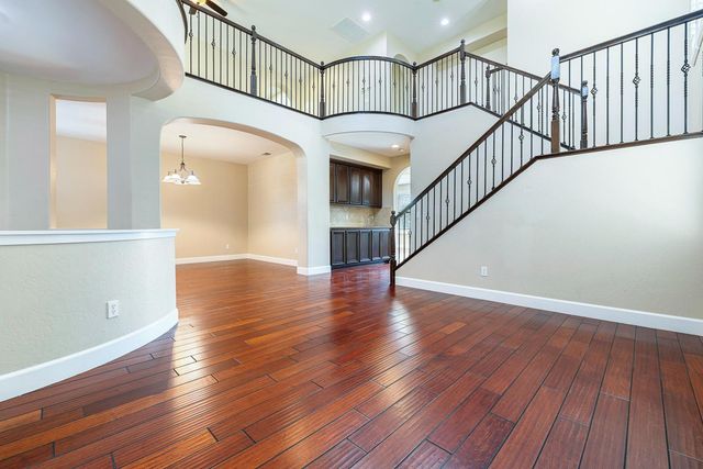1135 N Whittier Avenue, Clovis, CA 93611