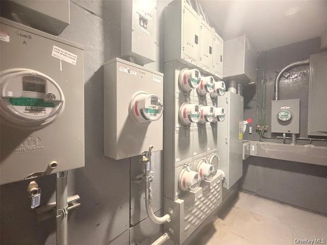 132-25 41 Avenue 2B, Flushing, NY 11354
