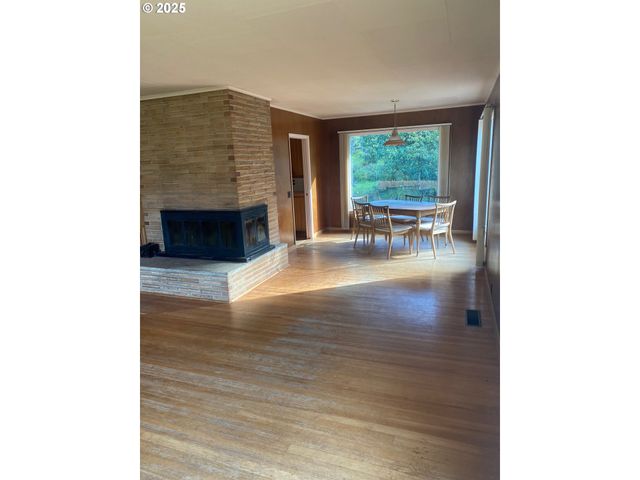70897 HIGHWAY 101, North Bend, OR 97459