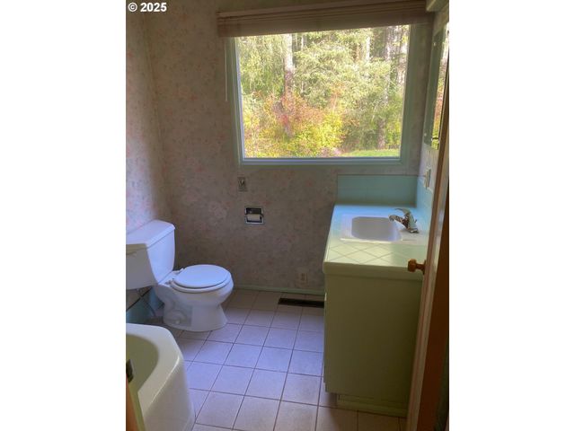 70897 HIGHWAY 101, North Bend, OR 97459